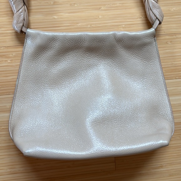 The Row ‘Wander’ knotted shoulder bag in Sand - Picture 7 of 17